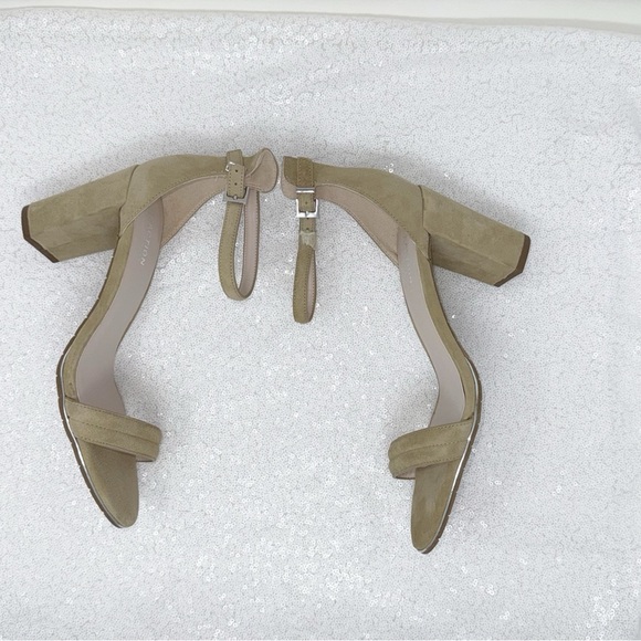 Kenneth Cole Reaction Women’s Lolita Strappy Heeled Sandal size 9 beige - Picture 3 of 15